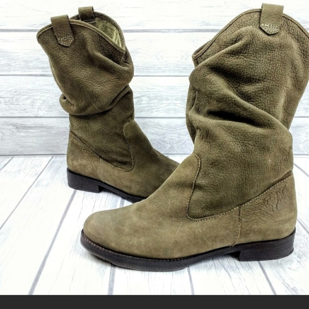 Light Pebbled Leather Olive Boots